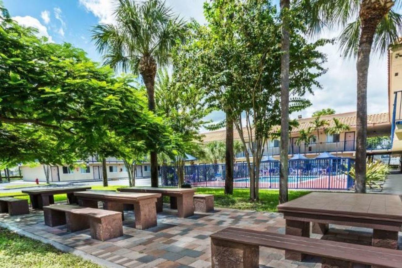 Motel 6 Riviera Beach Fl Екстериор снимка